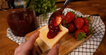 Geleia de Morango Caseira fácil e saudável com apenas 3 ingredientes